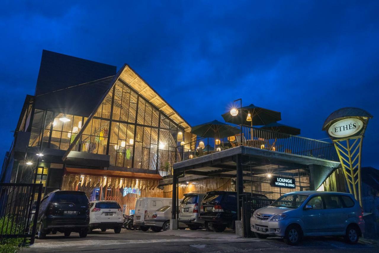 ETHES Coworking - Coliving&Lounge Hotel Ngaglik Eksteriør billede